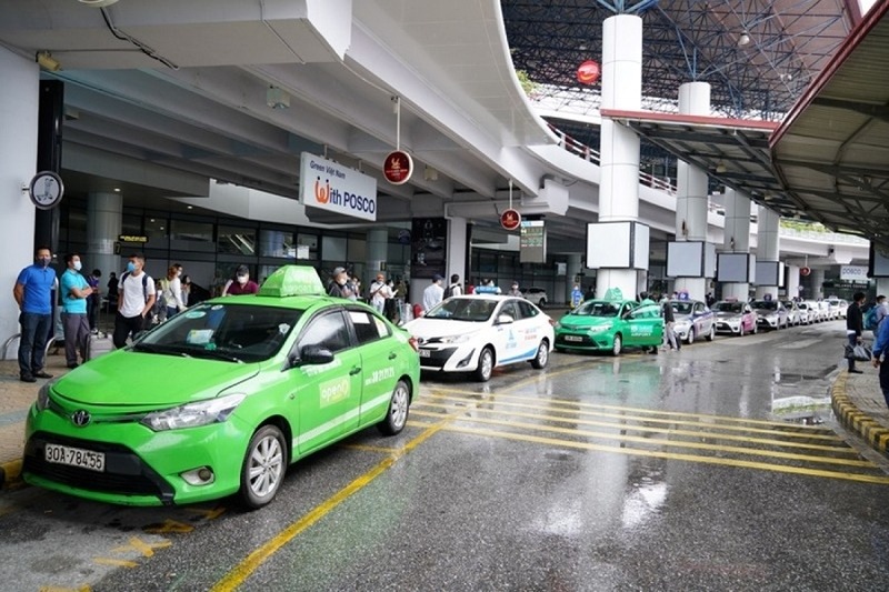 Sau hơn một tháng khai thác thử nghiệm thu phí không dừng tại sân bay Nội Bài, tình trạng ùn ứ đã giảm, việc lưu thông thuận lợi.