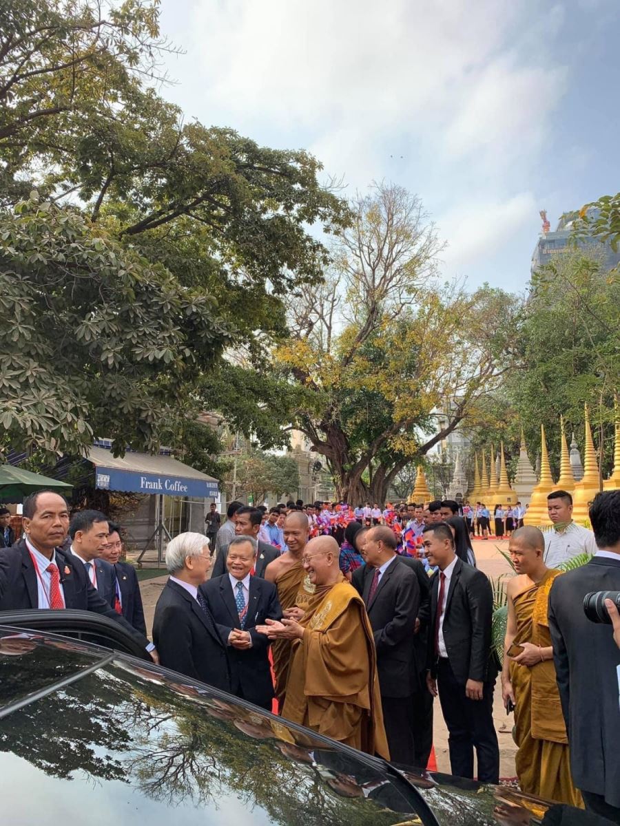 Lãnh đạo cấp cao Vương Quốc Campuchia, các vị Tăng thống cùng nhân dân Campuchia đã dành sự đón tiếp tình cảm, chân thành và trọng thị nhất cho Tổng Bí thư Nguyễn Phú Trọng và Đoàn.