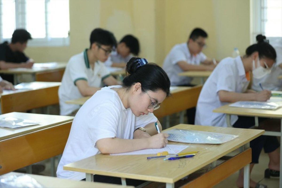 Lãnh đạo Bộ GD&ĐT yêu cầu thành phố Hà Nội sớm có giải pháp xây dựng trường lớp, đáp ứng nhu cầu người học.