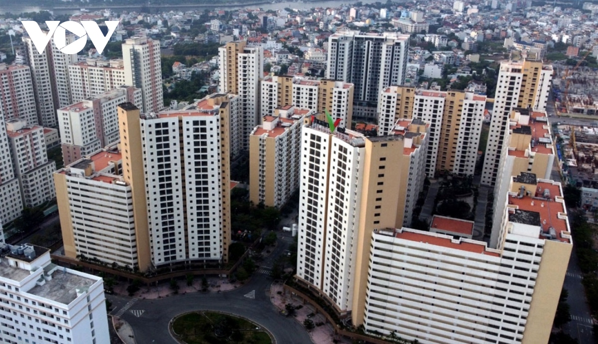 Giá chung cư tăng ở các thành phố lớn, đất nền đi xuống.