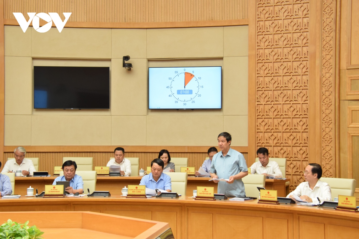 Bộ trưởng Bộ GD-ĐT Nguyễn Kim Sơn phát biểu tại phiên họp.