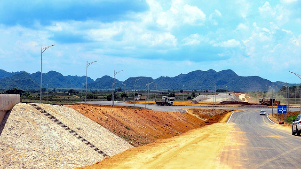 Tuyến đường Đông - Tây của tỉnh Ninh Bình.