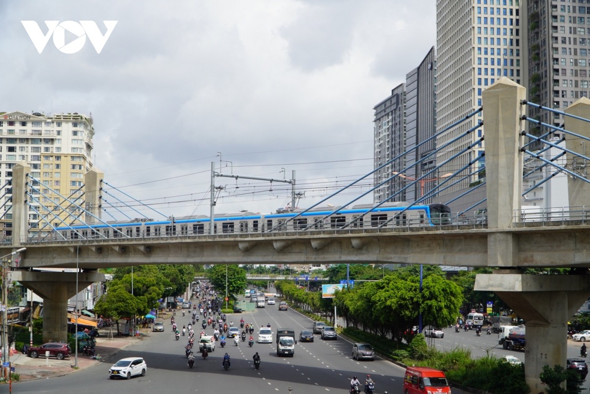 Tuyến metro số 1 đoạn qua quận Bình Thạnh. (Ảnh: Hà An)