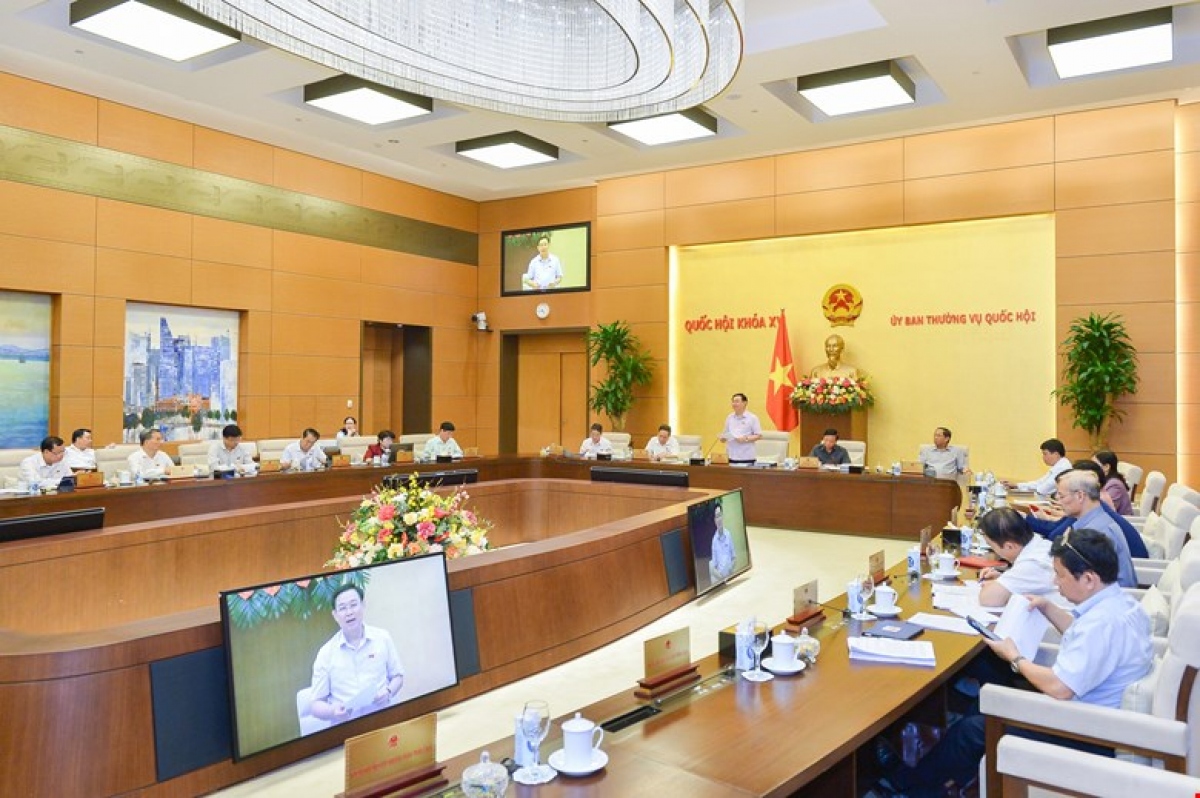 Ủy ban Thường vụ Quốc hội thảo luận tại Phiên họp chuyên đề pháp luật tháng 8/2022.