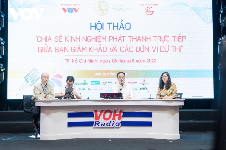 Phó Tổng Giám đốc VOV Phạm Mạnh Hùng chủ trì hội thảo “Chia sẻ kinh nghiệm phát thanh trực tiếp giữa Ban giám khảo và các đơn vị dự thi”.