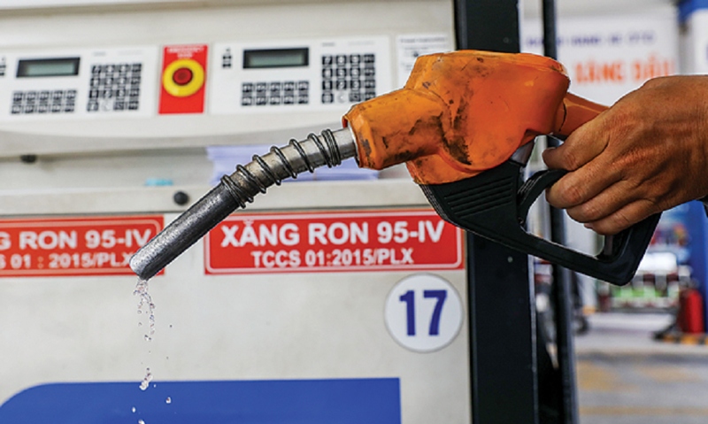 Tổng cục Thuế ra “tối hậu thư” về xuất hóa đơn điện tử tại các cửa hàng bán lẻ xăng dầu. (Ảnh minh họa: KT)