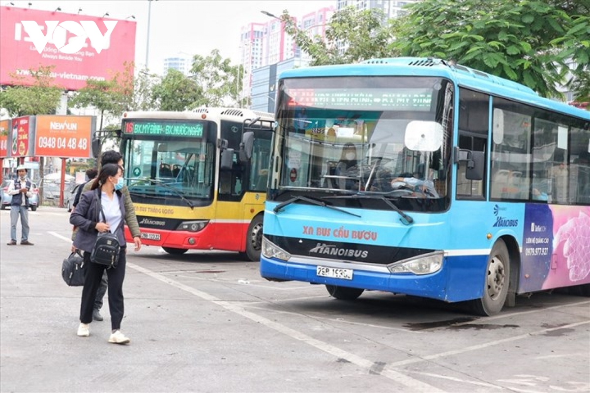 Xe buýt được hoạt động trở lại 100% công suất kể từ ngày 8/2, thời điểm thành phố cho phép học sinh, sinh viên được đi học trở lại ngay sau kỳ nghỉ Tết Nguyên đán Nhâm Dần 2022.