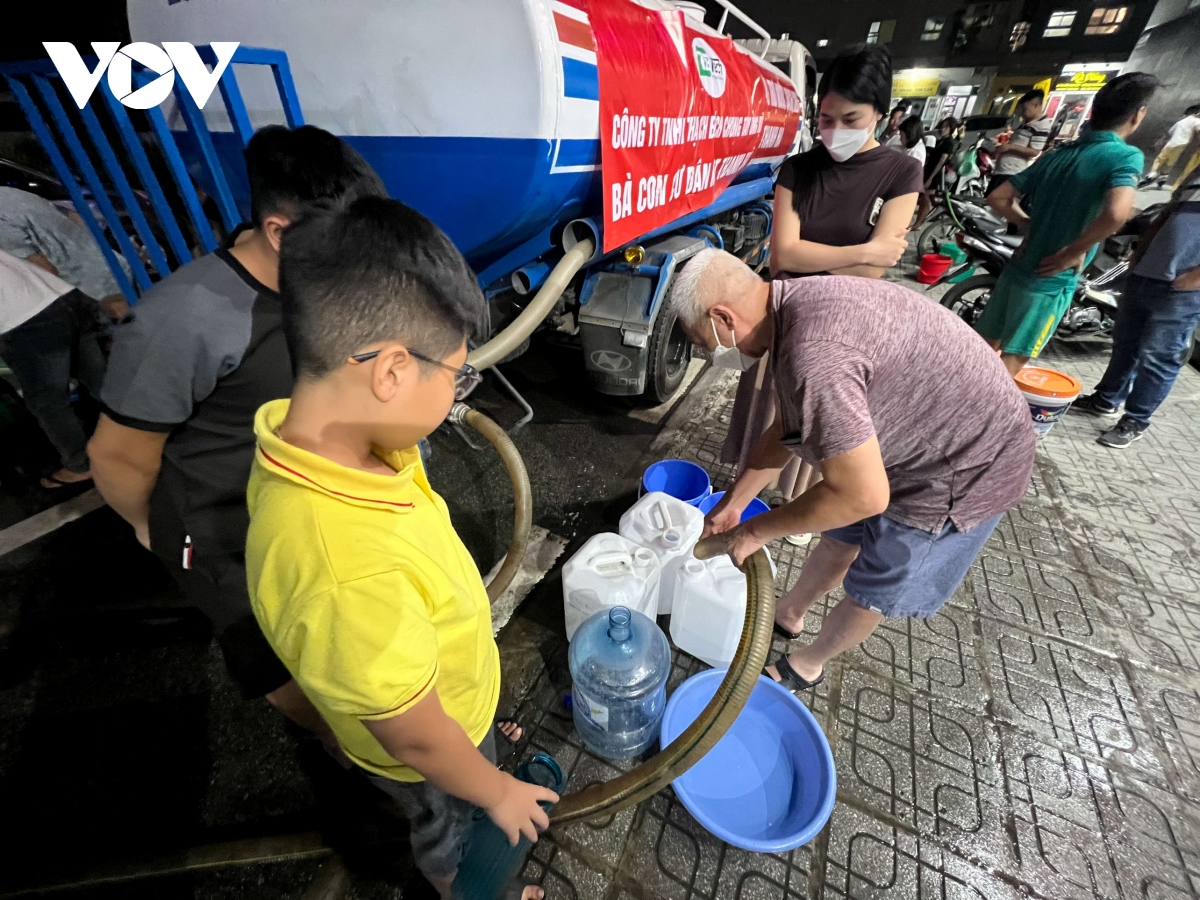 Chưa bao giờ người dân tại Khu đô thị Thanh Hà lại khát nước sạch như hiện tại.